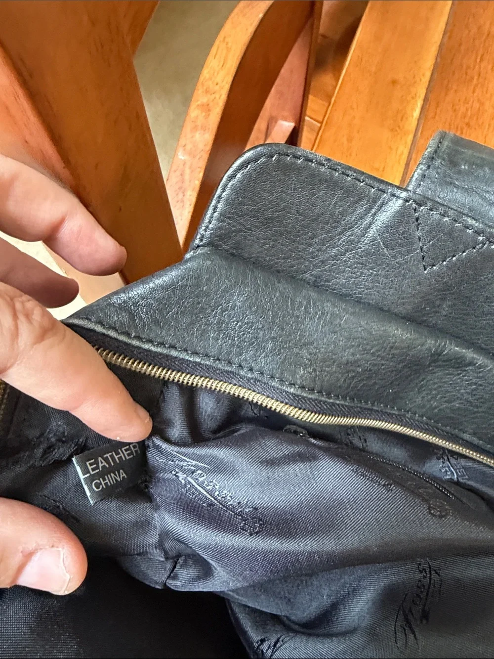 Fossil Black Leather Shoulder Tote with Front Zip Pocket vintage large size.